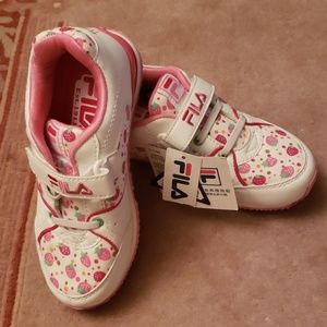 NWT Adorable girls Fila sneakers